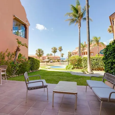 No10 - Beachfront Close To Port, 2 Bedroom, 2 Bathroom, Sleeps 5 * Estepona