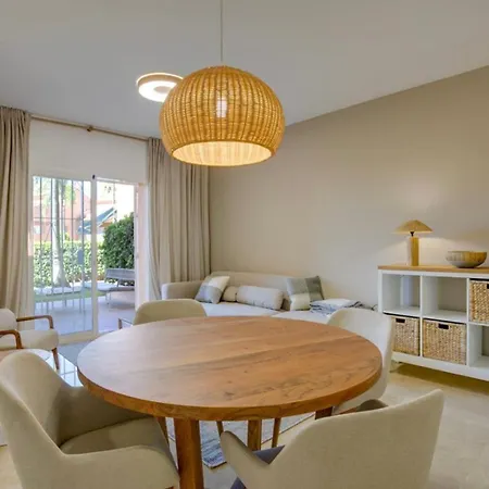 No10 - Beachfront Close To Port, 2 Bedroom, 2 Bathroom, Sleeps 5