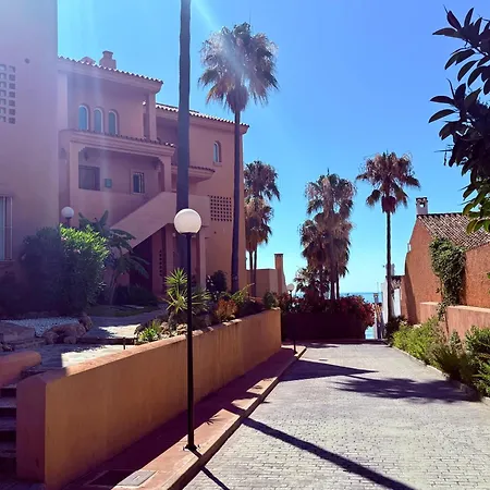 No10 - Beachfront Close To Port, 2 Bedroom, 2 Bathroom, Sleeps 5 Apartamento Estepona