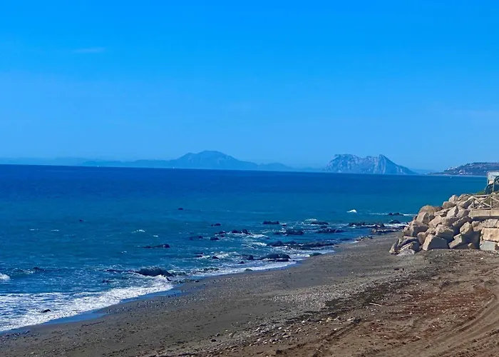 No10 - Beachfront Close To Port, 2 Bedroom, 2 Bathroom, Sleeps 5 * Estepona