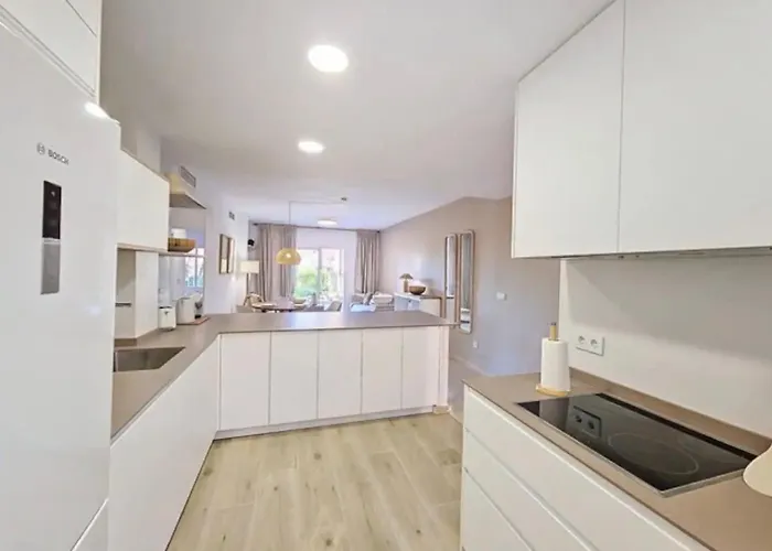 No10 - Beachfront Close To Port, 2 Bedroom, 2 Bathroom, Sleeps 5 Apartamento