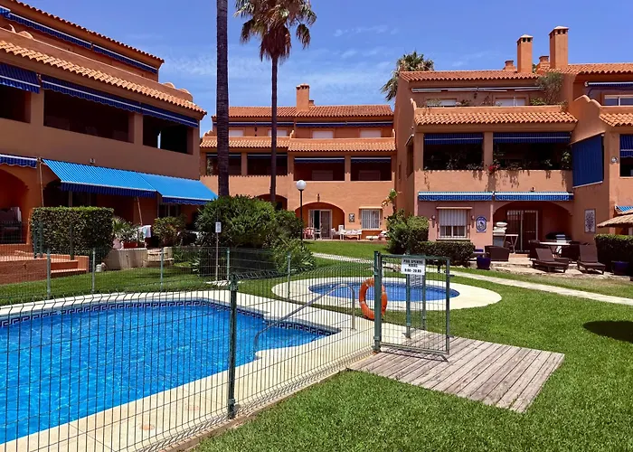 Apartamento No10 - Beachfront Close To Port, 2 Bedroom, 2 Bathroom, Sleeps 5 *