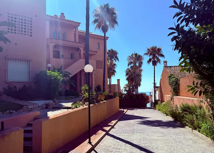 No10 - Beachfront Close To Port, 2 Bedroom, 2 Bathroom, Sleeps 5 Apartamento Estepona