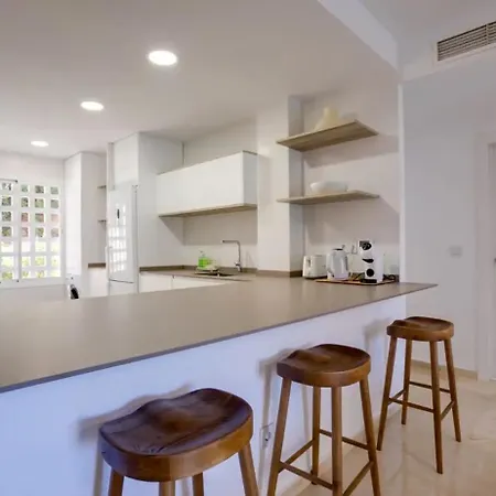 דירה No10 - Beachfront Close To Port, 2 Bedroom, 2 Bathroom, Sleeps 5