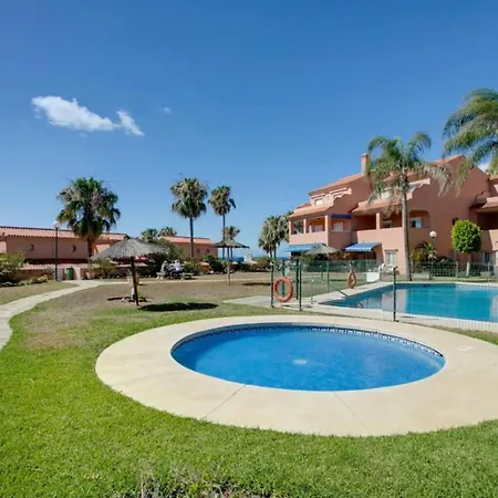 No10 - Beachfront Close To Port, 2 Bedroom, 2 Bathroom, Sleeps 5 * אסטפונה