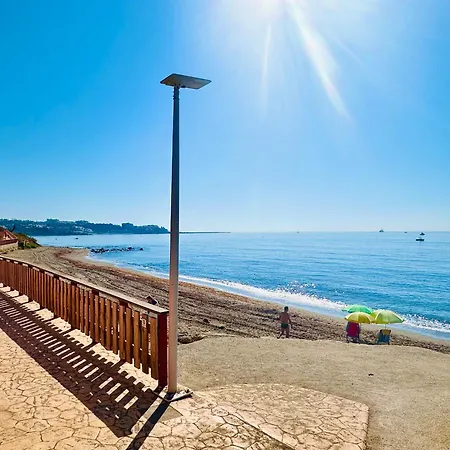 No10 - Beachfront Close To Port, 2 Bedroom, 2 Bathroom, Sleeps 5