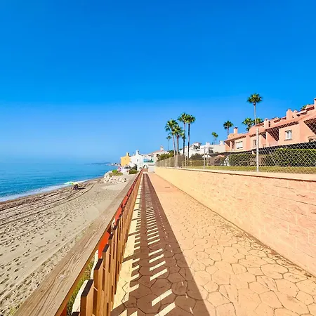 דירה No10 - Beachfront Close To Port, 2 Bedroom, 2 Bathroom, Sleeps 5 *