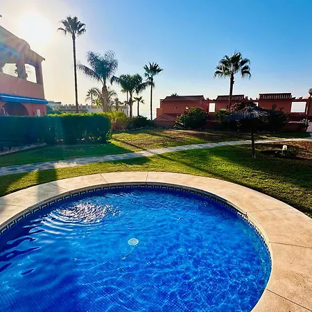 No10 - Beachfront Close To Port, 2 Bedroom, 2 Bathroom, Sleeps 5 * אסטפונה