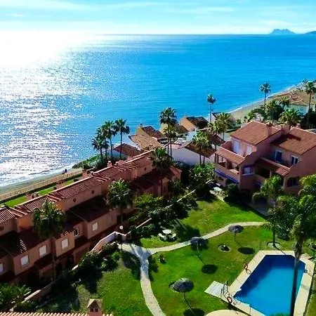 No10 - Beachfront Close To Port, 2 Bedroom, 2 Bathroom, Sleeps 5 אסטפונה