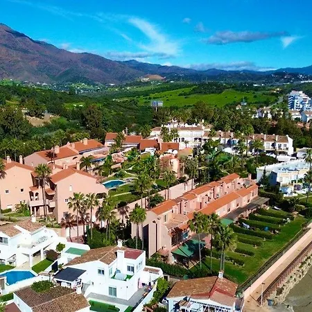 Апартаменты No10 - Beachfront Close To Port, 2 Bedroom, 2 Bathroom, Sleeps 5 *