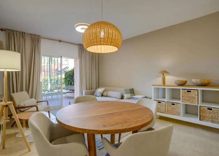 No10 - Beachfront Close To Port, 2 Bedroom, 2 Bathroom, Sleeps 5