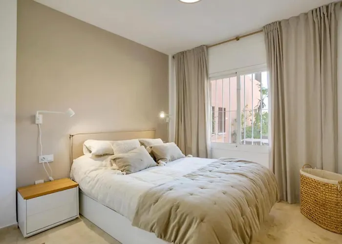 Appartement No10 - Beachfront Close To Port, 2 Bedroom, 2 Bathroom, Sleeps 5