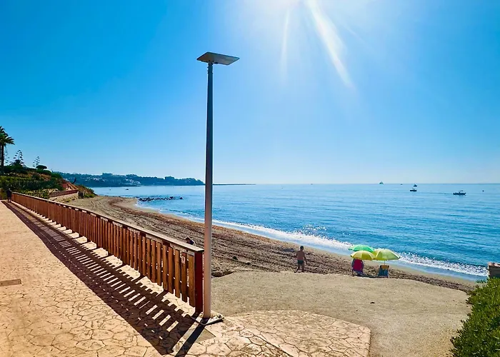 No10 - Beachfront Close To Port, 2 Bedroom, 2 Bathroom, Sleeps 5