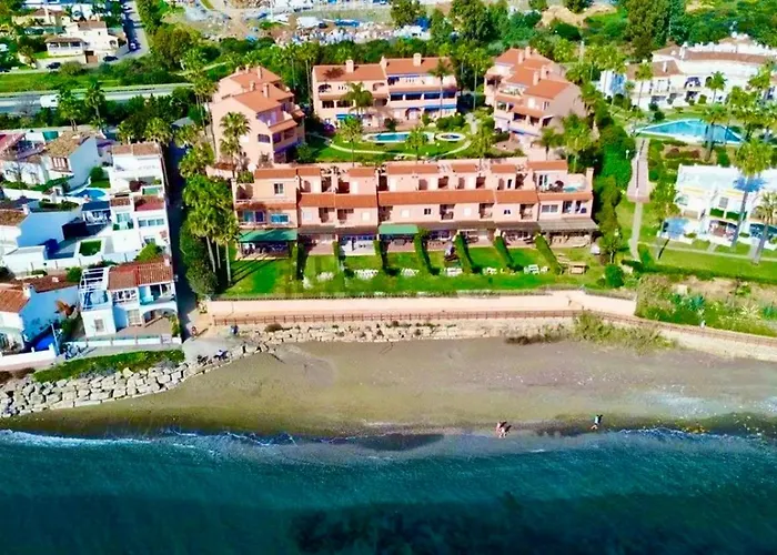 No10 - Beachfront Close To Port, 2 Bedroom, 2 Bathroom, Sleeps 5 Апартаменти Естепона