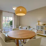 No10 - Beachfront Close To Port, 2 Bedroom, 2 Bathroom, Sleeps 5