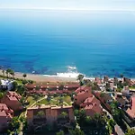 No10 - Beachfront Close To Port, 2 Bedroom, 2 Bathroom, Sleeps 5
