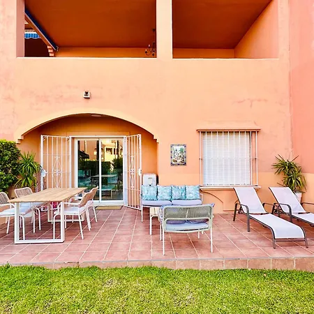 No10 - Beachfront Close To Port, 2 Bedroom, 2 Bathroom, Sleeps 5 Estepona