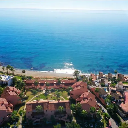 No10 - Beachfront Close To Port, 2 Bedroom, 2 Bathroom, Sleeps 5