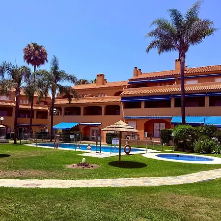 No10 - Beachfront Close To Port, 2 Bedroom, 2 Bathroom, Sleeps 5 *
