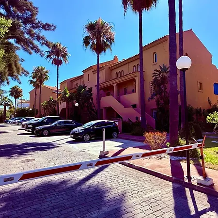 No10 - Beachfront Close To Port, 2 Bedroom, 2 Bathroom, Sleeps 5 Appartement Estepona
